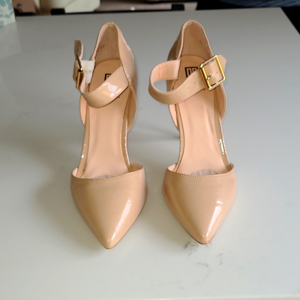 Just Fab never worn nude colour heels, size 8.5, 4" heel
